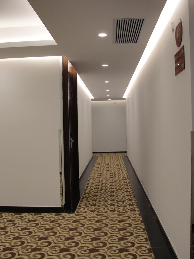 Royal Holiday Hotel Yangon Bagian luar foto