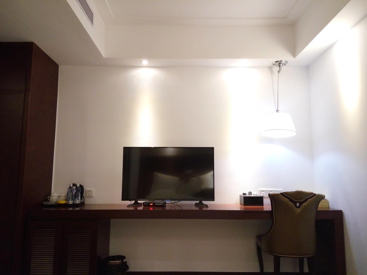 Royal Holiday Hotel Yangon Bagian luar foto