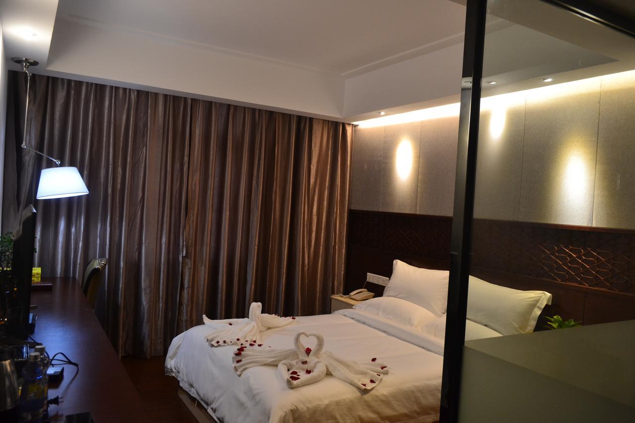 Royal Holiday Hotel Yangon Bagian luar foto