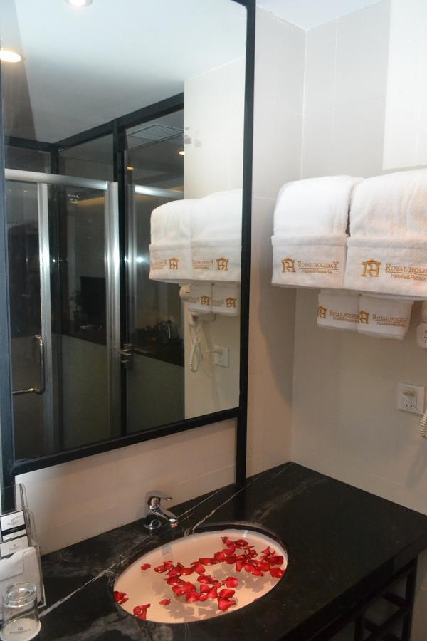 Royal Holiday Hotel Yangon Bagian luar foto