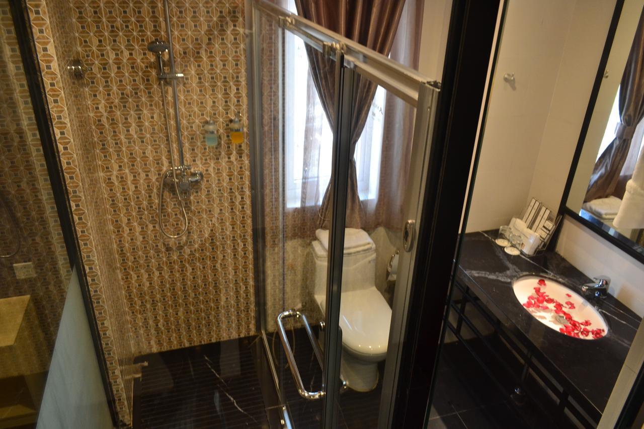 Royal Holiday Hotel Yangon Bagian luar foto