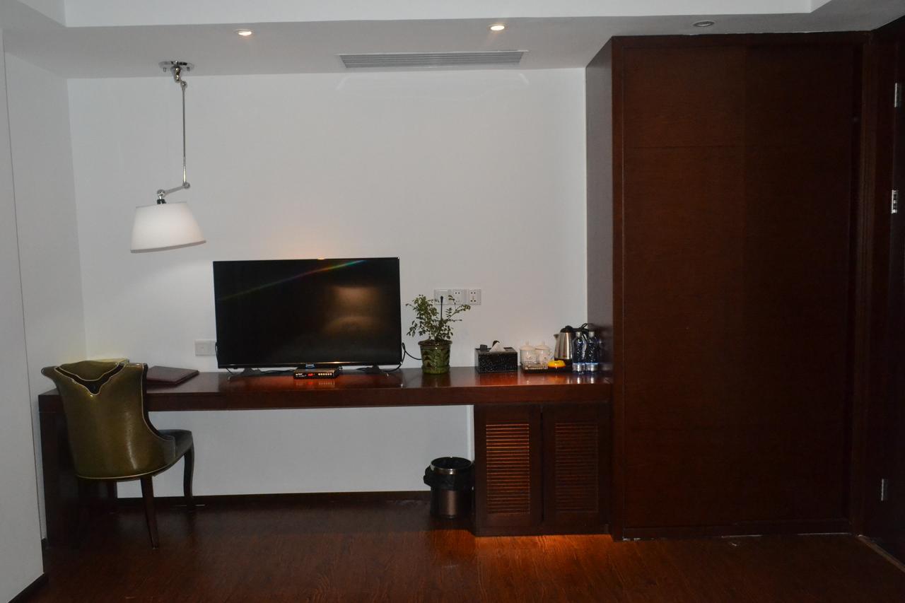 Royal Holiday Hotel Yangon Bagian luar foto