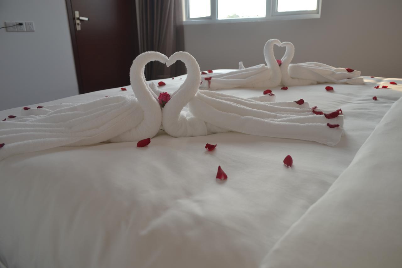 Royal Holiday Hotel Yangon Bagian luar foto