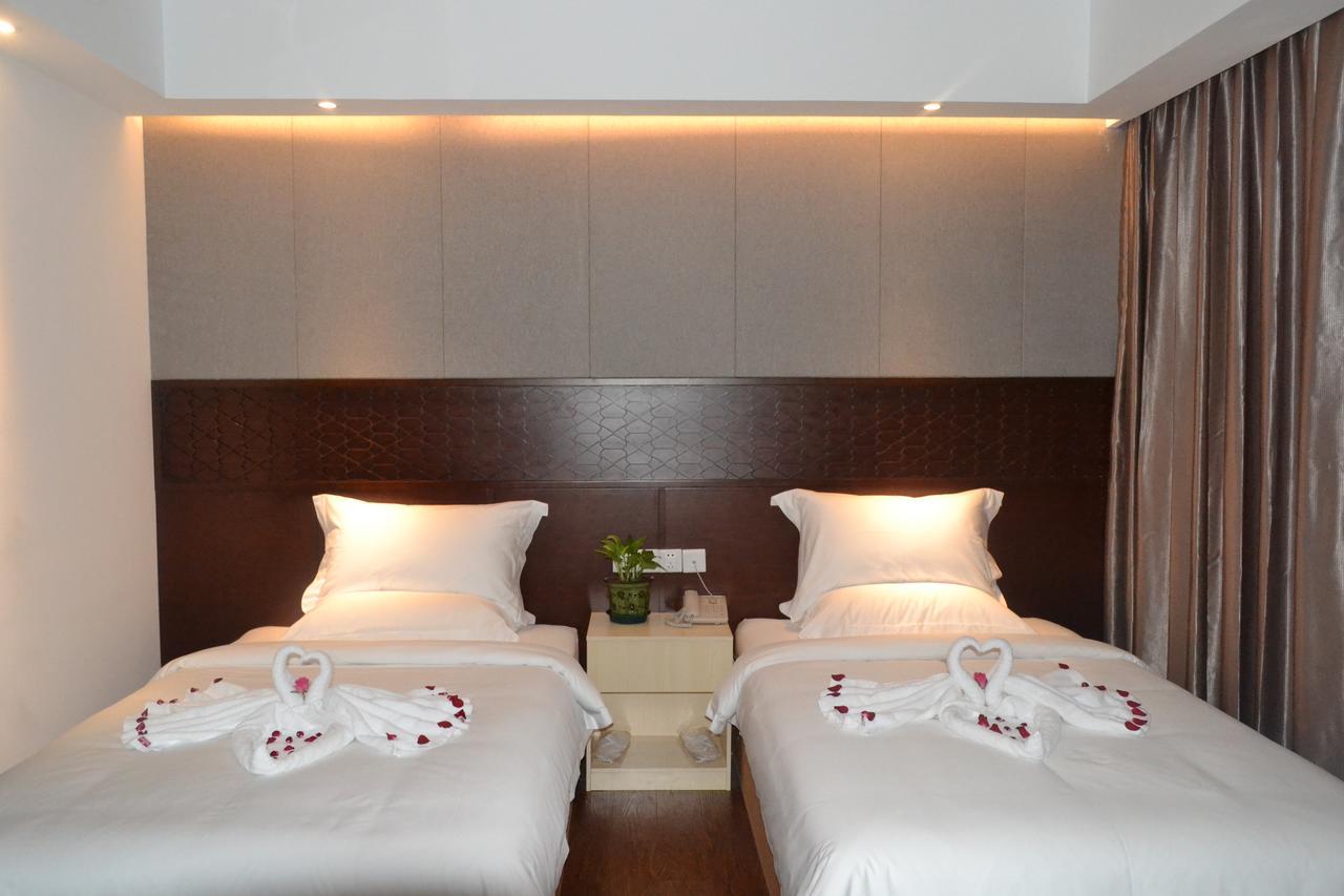 Royal Holiday Hotel Yangon Bagian luar foto