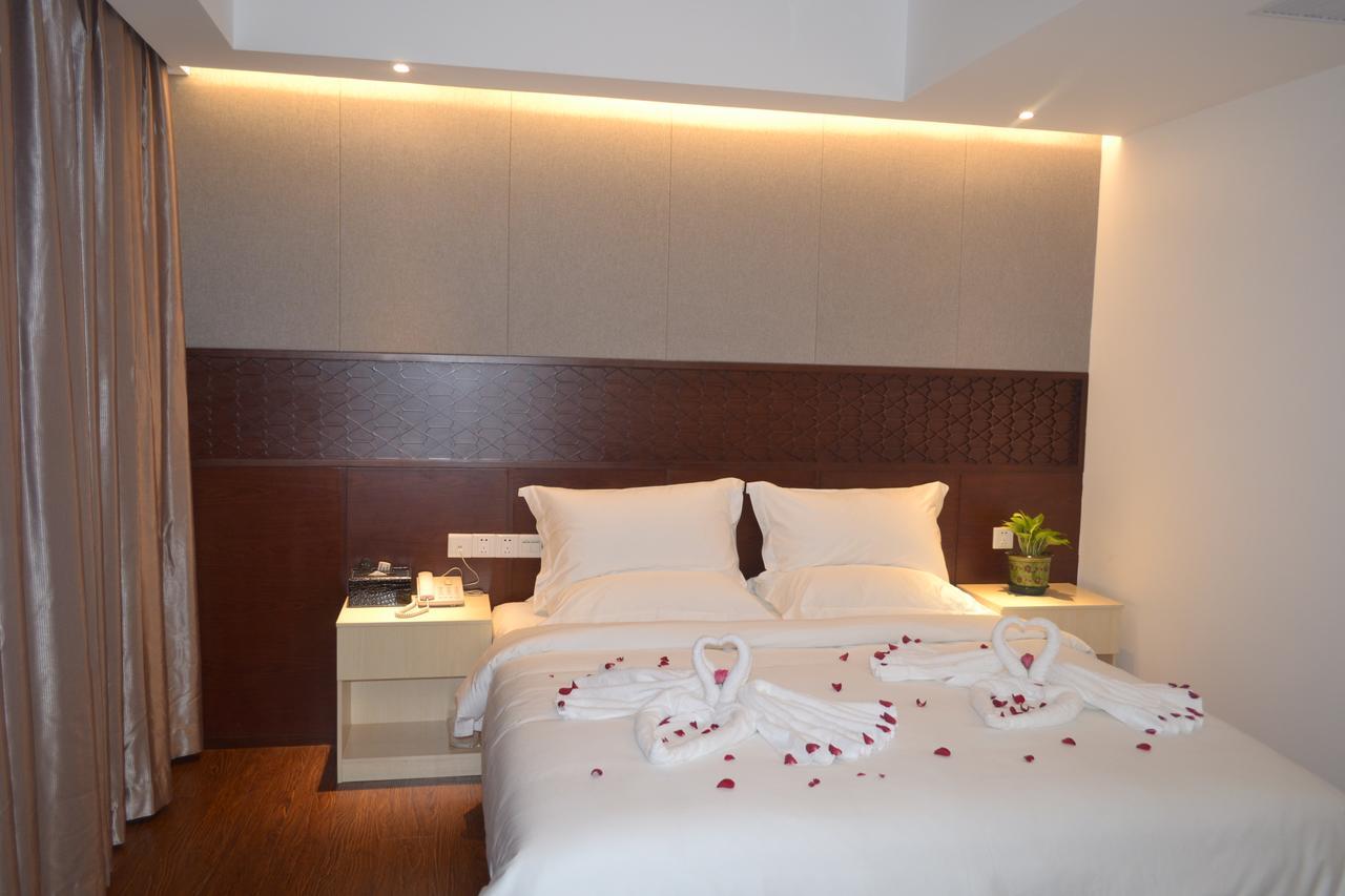 Royal Holiday Hotel Yangon Bagian luar foto