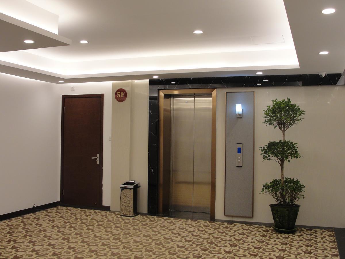 Royal Holiday Hotel Yangon Bagian luar foto