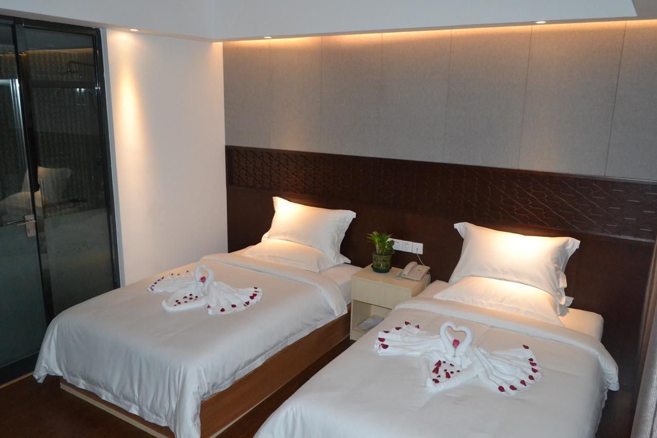 Royal Holiday Hotel Yangon Bagian luar foto