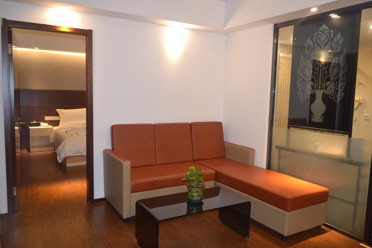 Royal Holiday Hotel Yangon Bagian luar foto