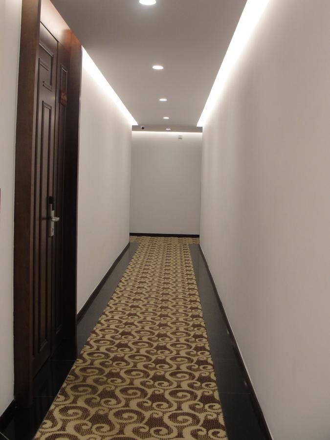 Royal Holiday Hotel Yangon Bagian luar foto