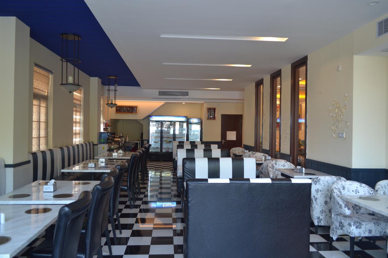 Royal Holiday Hotel Yangon Bagian luar foto