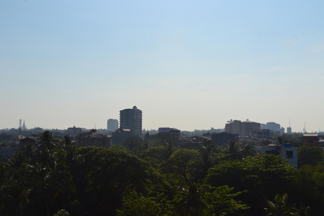 Royal Holiday Hotel Yangon Bagian luar foto