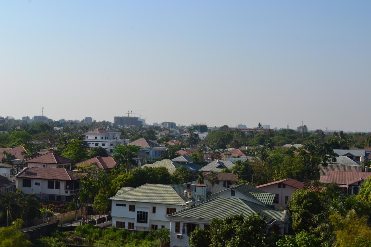 Royal Holiday Hotel Yangon Bagian luar foto