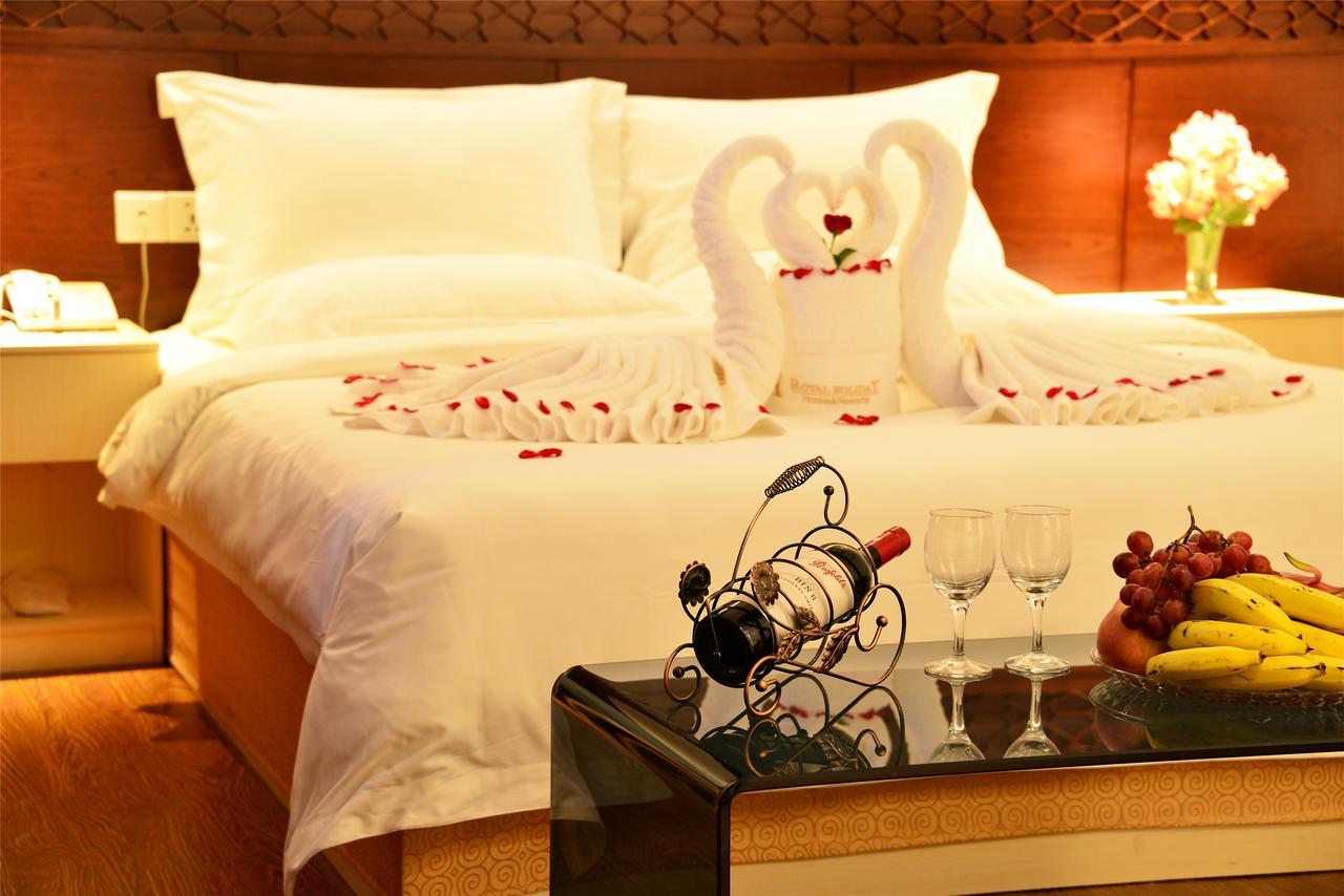 Royal Holiday Hotel Yangon Bagian luar foto