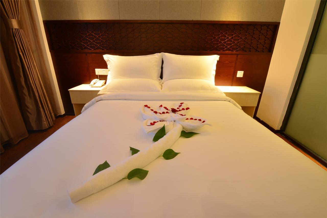 Royal Holiday Hotel Yangon Bagian luar foto