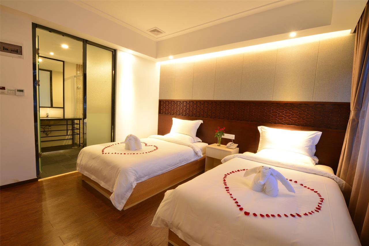 Royal Holiday Hotel Yangon Bagian luar foto