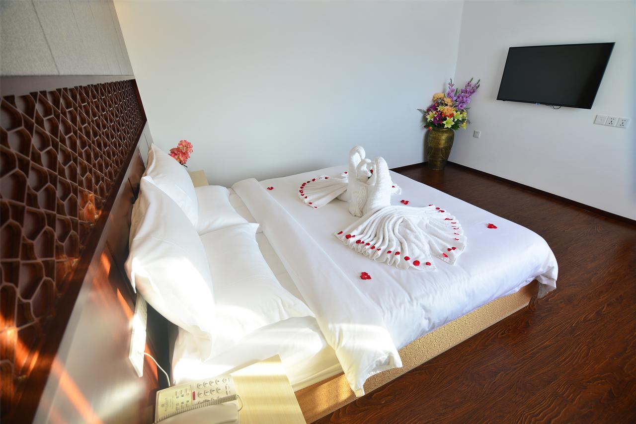 Royal Holiday Hotel Yangon Bagian luar foto