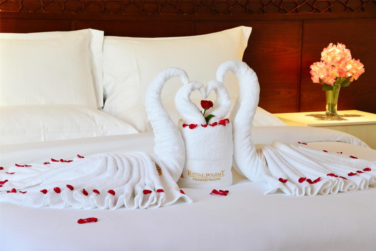 Royal Holiday Hotel Yangon Bagian luar foto