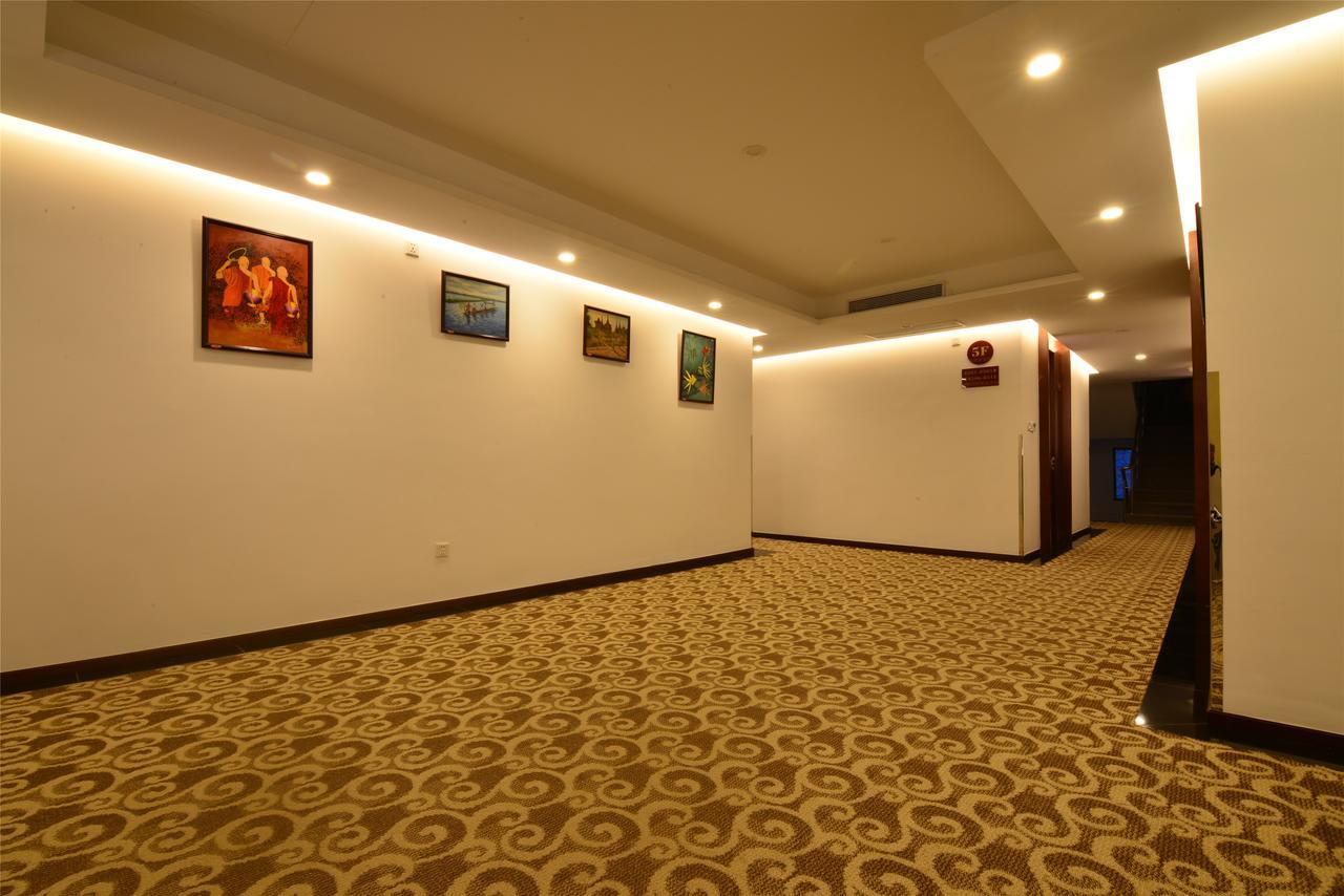 Royal Holiday Hotel Yangon Bagian luar foto