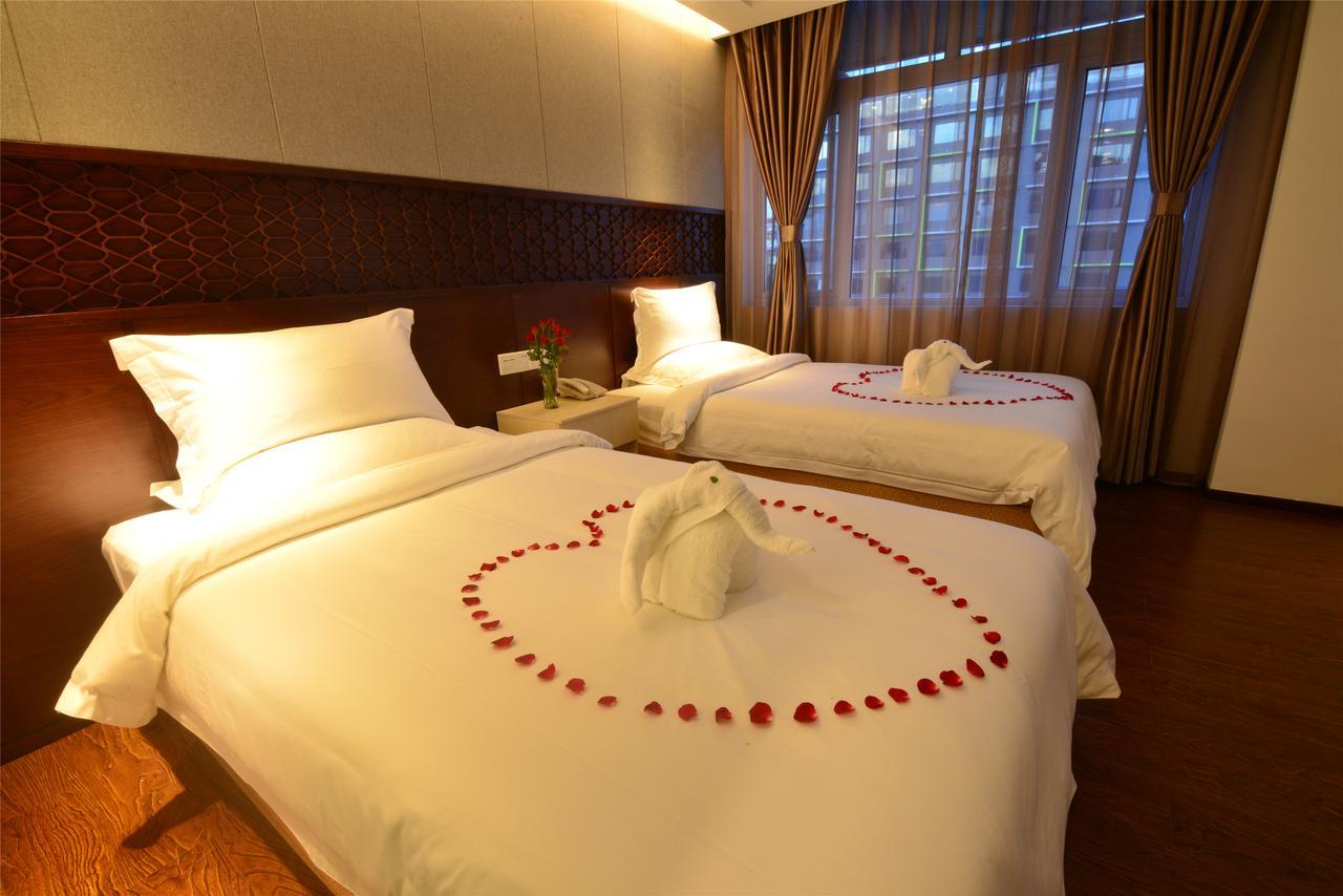 Royal Holiday Hotel Yangon Bagian luar foto