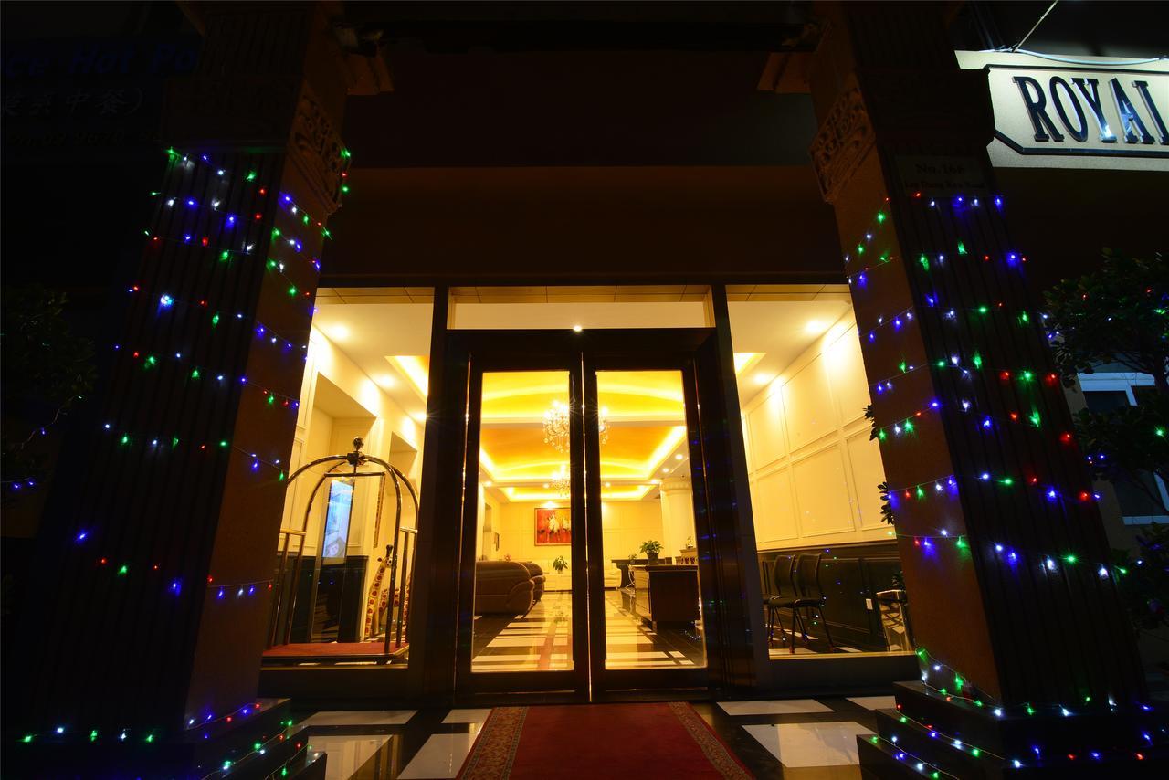 Royal Holiday Hotel Yangon Bagian luar foto