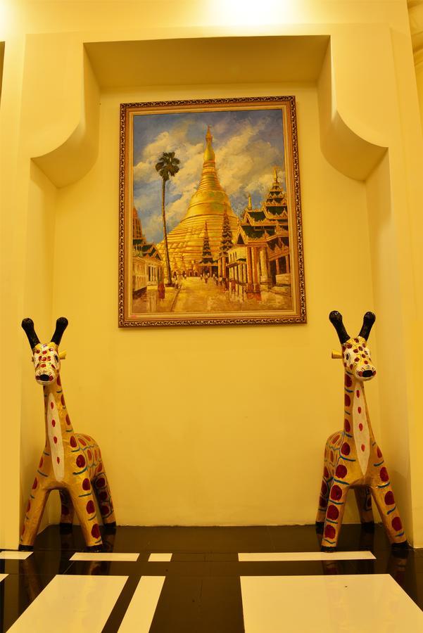 Royal Holiday Hotel Yangon Bagian luar foto