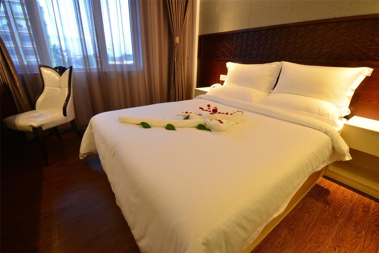Royal Holiday Hotel Yangon Bagian luar foto