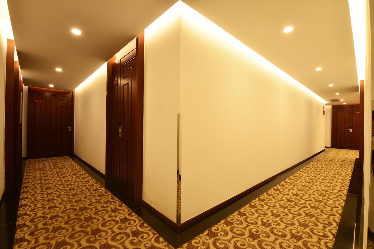 Royal Holiday Hotel Yangon Bagian luar foto