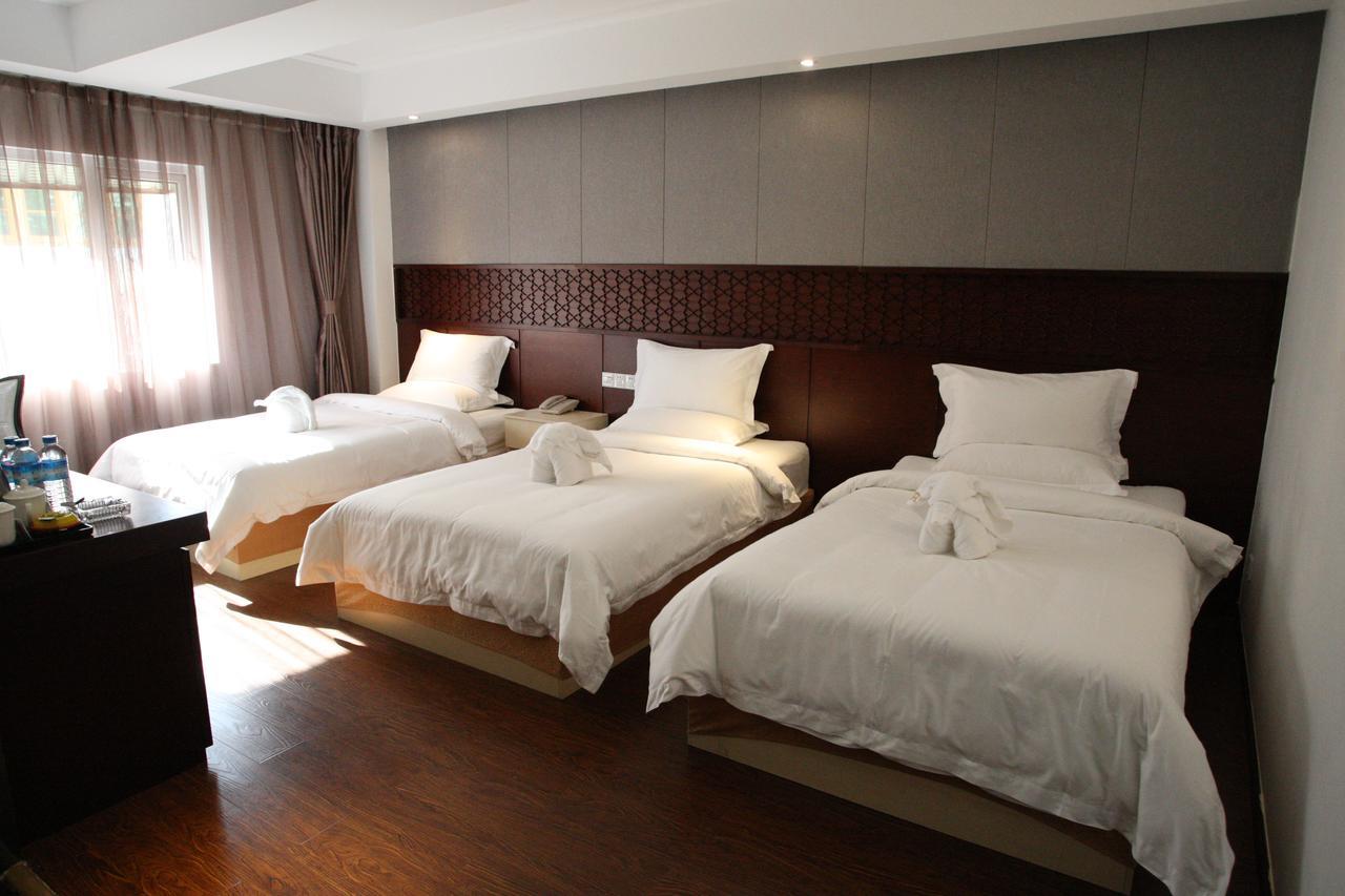 Royal Holiday Hotel Yangon Ruang foto