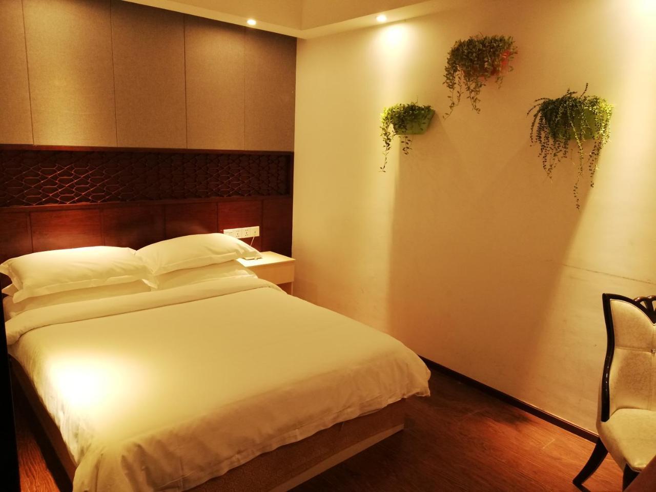 Royal Holiday Hotel Yangon Bagian luar foto